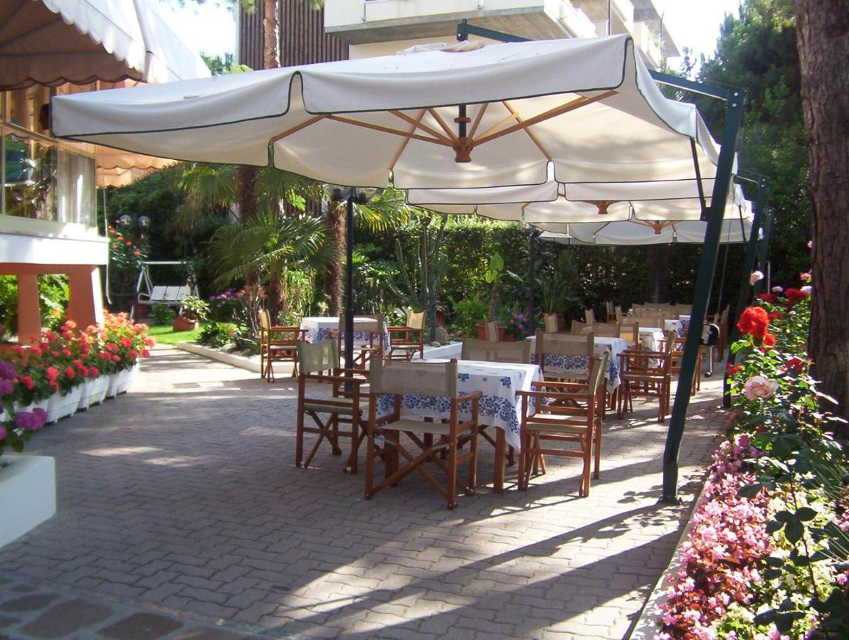 Hotel Escorial Τσέρβια Εξωτερικό φωτογραφία
