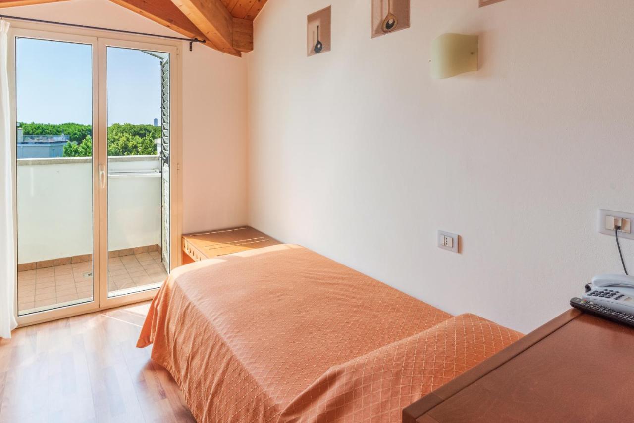 Hotel Escorial Τσέρβια Εξωτερικό φωτογραφία