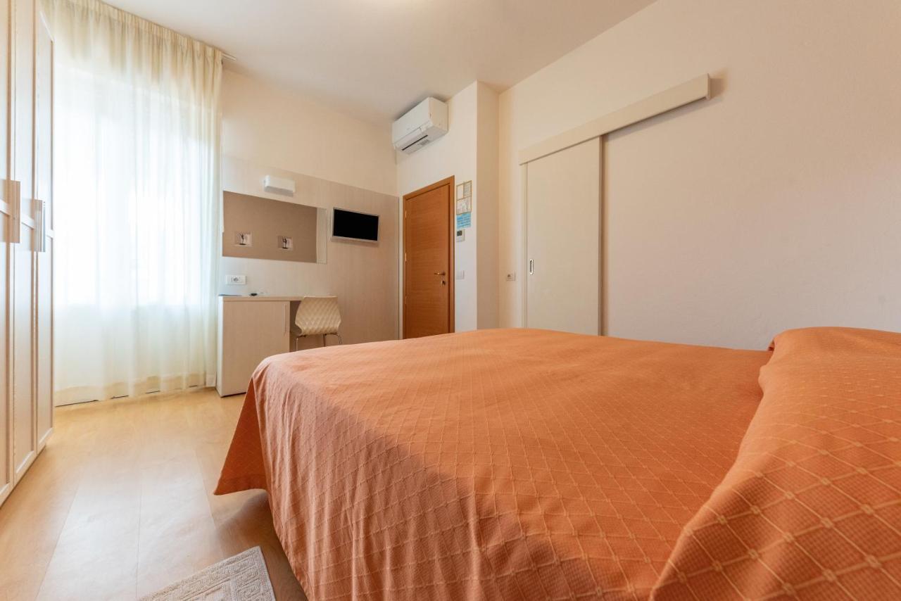 Hotel Escorial Τσέρβια Εξωτερικό φωτογραφία
