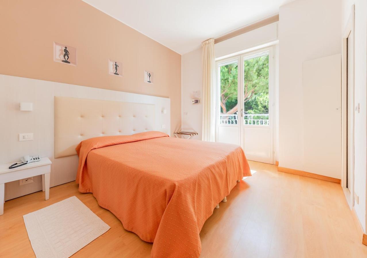 Hotel Escorial Τσέρβια Εξωτερικό φωτογραφία