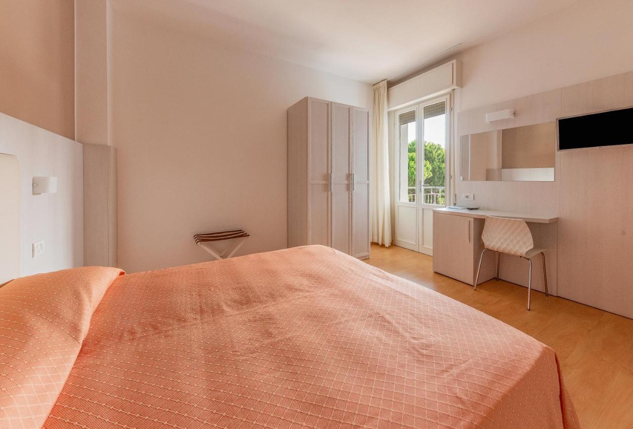 Hotel Escorial Τσέρβια Εξωτερικό φωτογραφία