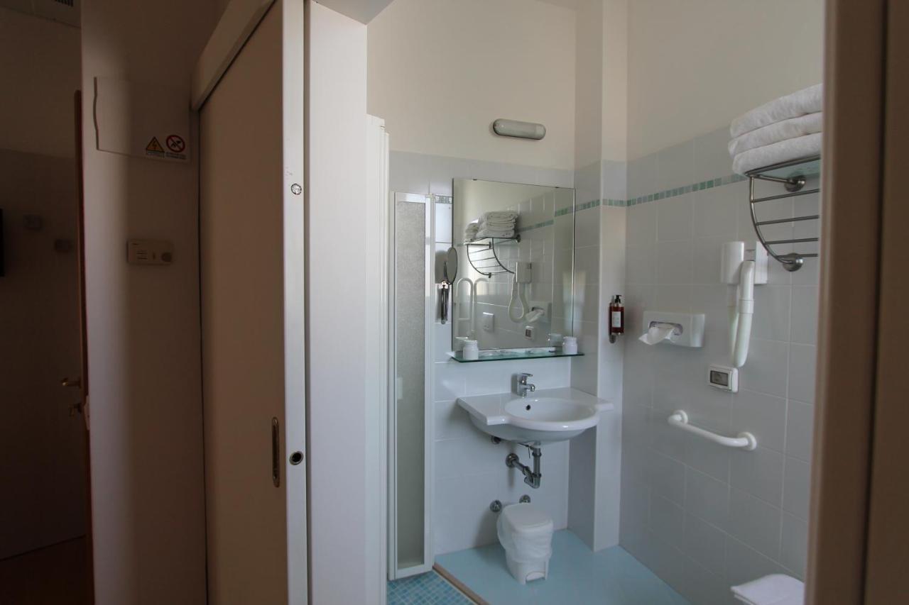 Hotel Escorial Τσέρβια Εξωτερικό φωτογραφία
