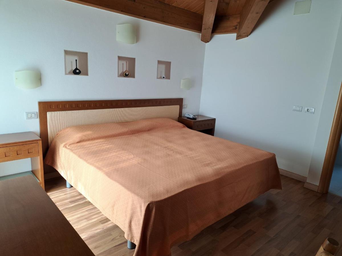 Hotel Escorial Τσέρβια Εξωτερικό φωτογραφία