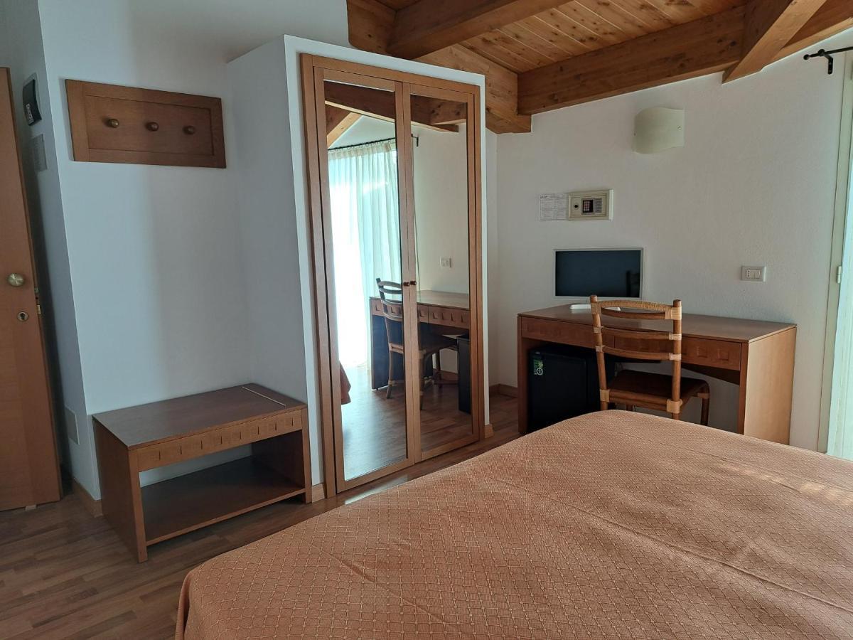 Hotel Escorial Τσέρβια Εξωτερικό φωτογραφία