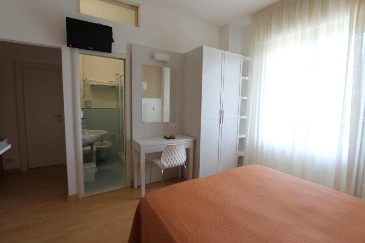 Hotel Escorial Τσέρβια Εξωτερικό φωτογραφία