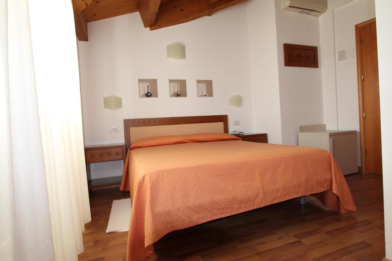 Hotel Escorial Τσέρβια Εξωτερικό φωτογραφία