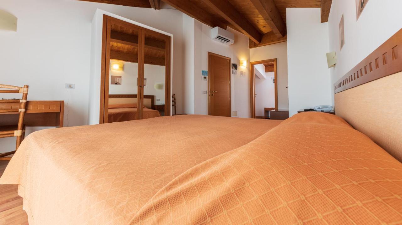 Hotel Escorial Τσέρβια Εξωτερικό φωτογραφία