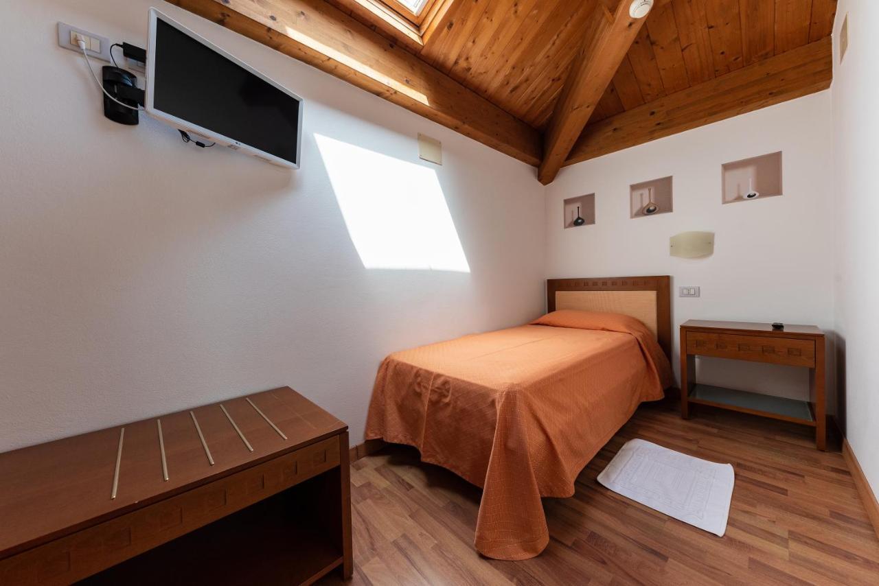 Hotel Escorial Τσέρβια Εξωτερικό φωτογραφία