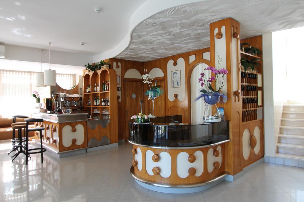 Hotel Escorial Τσέρβια Εξωτερικό φωτογραφία
